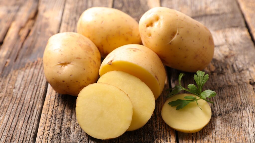 Use Potatoes to Remove Pigmentation from the Face