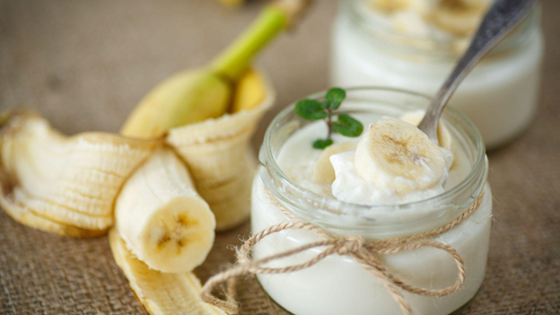 Banana fruit face mask